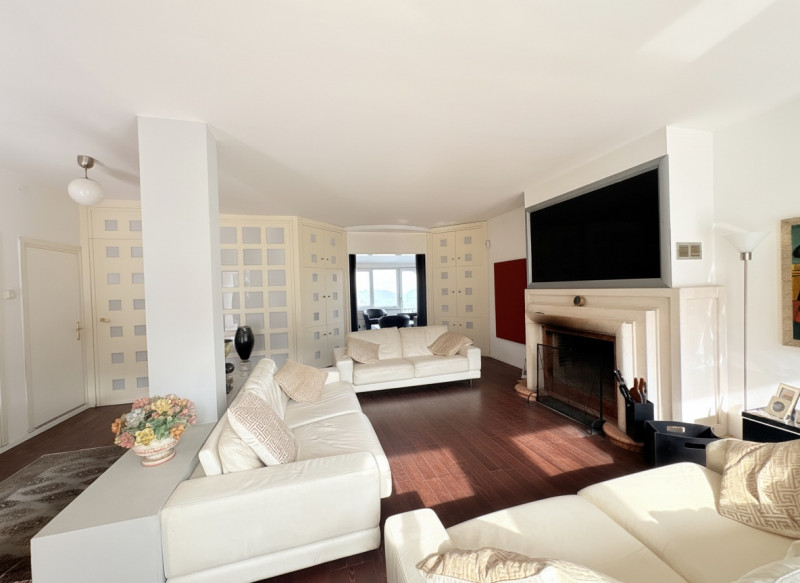 Nel suggestivo contesto dei Colli Euganei, in zona Torreglia, proponiamo in vendita una casa sing...