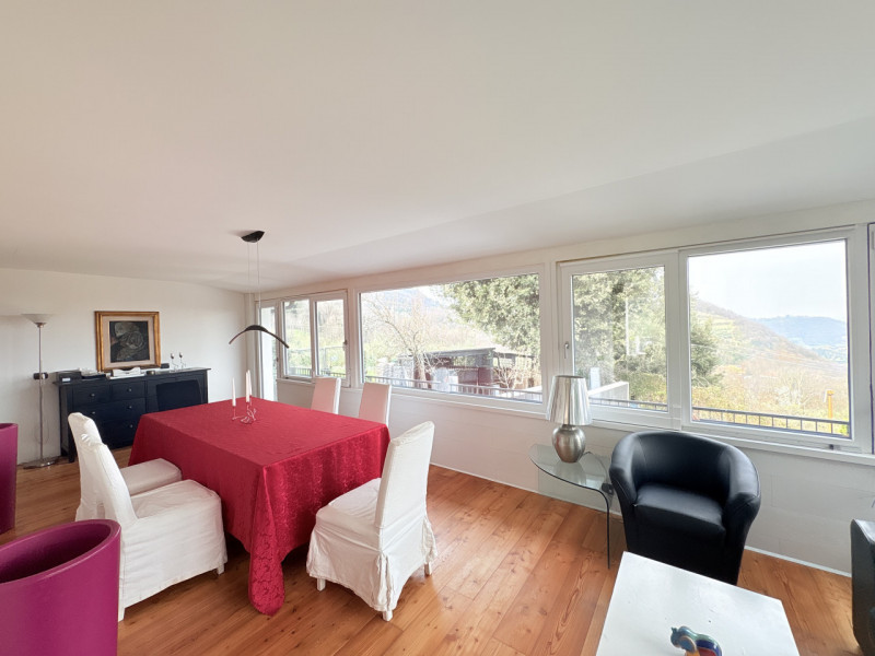 Nel suggestivo contesto dei Colli Euganei, in zona Torreglia, proponiamo in vendita una casa sing...