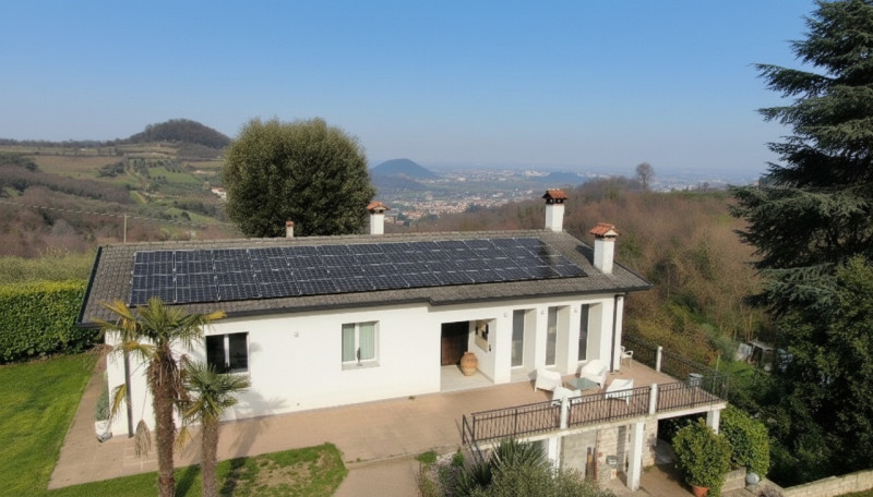 Nel suggestivo contesto dei Colli Euganei, in zona Torreglia, proponiamo in vendita una casa sing...