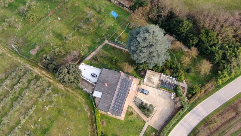 Nel suggestivo contesto dei Colli Euganei, in zona Torreglia, proponiamo in vendita una casa sing...