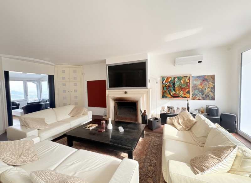 Nel suggestivo contesto dei Colli Euganei, in zona Torreglia, proponiamo in vendita una casa sing...