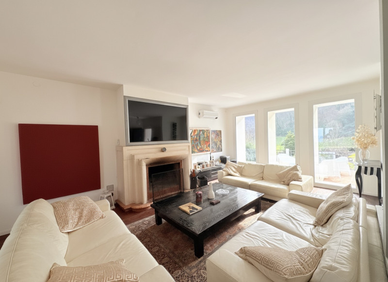 Nel suggestivo contesto dei Colli Euganei, in zona Torreglia, proponiamo in vendita una casa sing...