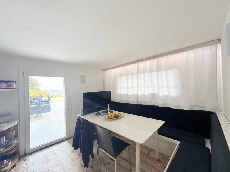 Nel suggestivo contesto dei Colli Euganei, in zona Torreglia, proponiamo in vendita una casa sing...