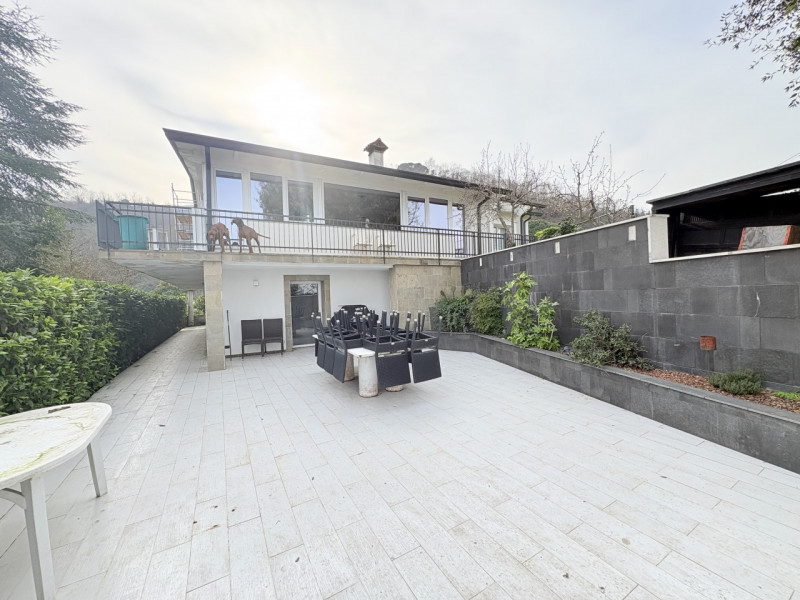 Nel suggestivo contesto dei Colli Euganei, in zona Torreglia, proponiamo in vendita una casa sing...