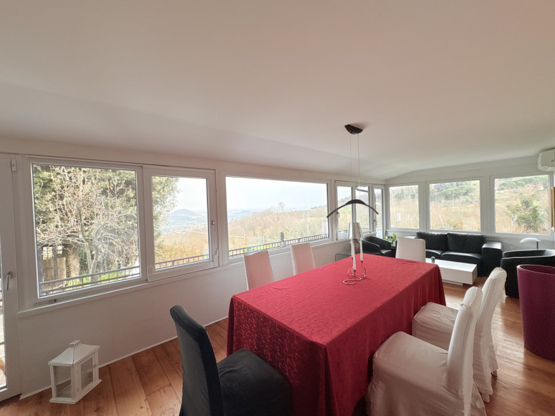 Nel suggestivo contesto dei Colli Euganei, in zona Torreglia, proponiamo in vendita una casa sing...