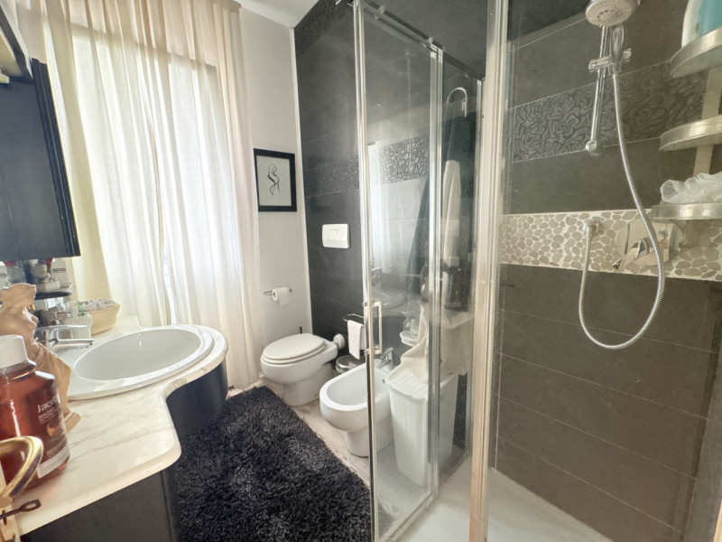 Nel suggestivo contesto dei Colli Euganei, in zona Torreglia, proponiamo in vendita una casa sing...