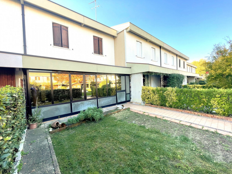 Nel cuore di Torreglia, alle porte dei Colli Euganei, proponiamo in vendita una porzione di casa ...