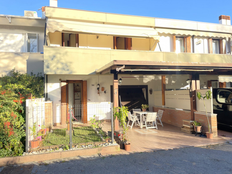 Nel cuore di Torreglia, alle porte dei Colli Euganei, proponiamo in vendita una porzione di casa ...