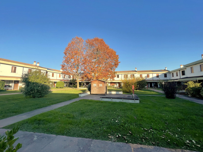 Nel cuore di Torreglia, alle porte dei Colli Euganei, proponiamo in vendita una porzione di casa ...