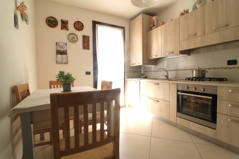 Nel cuore di Torreglia, alle porte dei Colli Euganei, proponiamo in vendita una porzione di casa ...