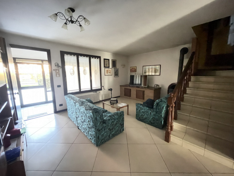 Nel cuore di Torreglia, alle porte dei Colli Euganei, proponiamo in vendita una porzione di casa ...