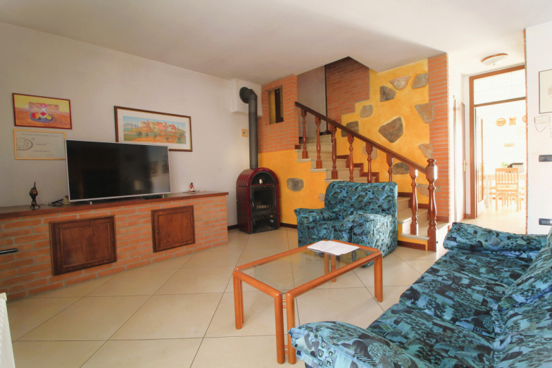 Nel cuore di Torreglia, alle porte dei Colli Euganei, proponiamo in vendita una porzione di casa ...