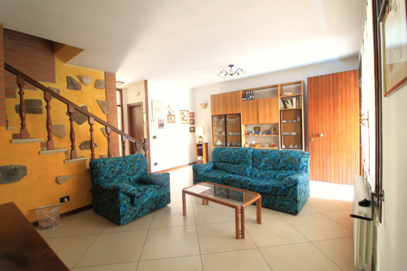 Nel cuore di Torreglia, alle porte dei Colli Euganei, proponiamo in vendita una porzione di casa ...