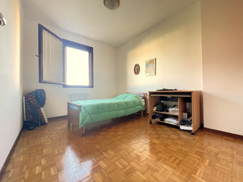 Nel cuore di Torreglia, alle porte dei Colli Euganei, proponiamo in vendita una porzione di casa ...