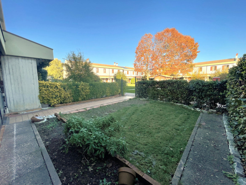 Nel cuore di Torreglia, alle porte dei Colli Euganei, proponiamo in vendita una porzione di casa ...