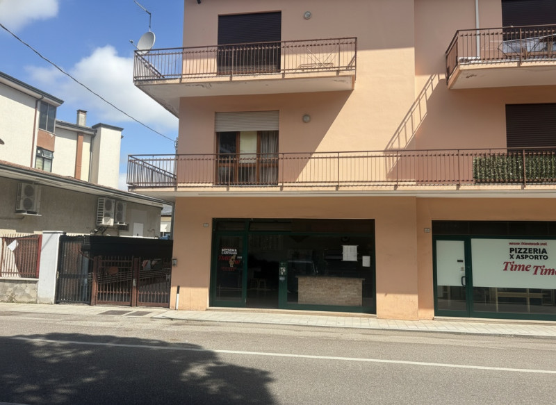 Nel cuore di Torreglia, in posizione centralissima e comoda a tutti i principali servizi, proponi...