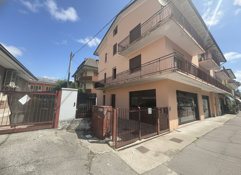 Nel cuore di Torreglia, in posizione centralissima e comoda a tutti i principali servizi, proponi...