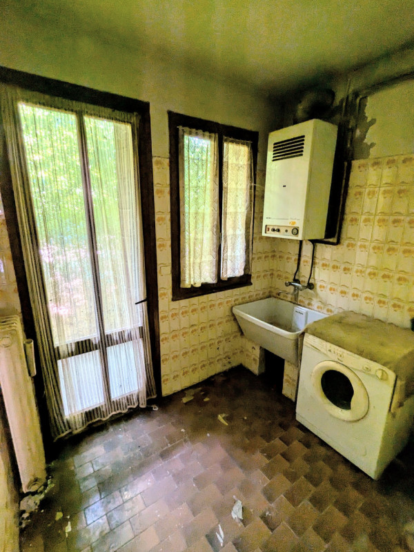 In posizione unica e suggestiva, immerso nel verde dei Colli Euganei, proponiamo in vendita un af...