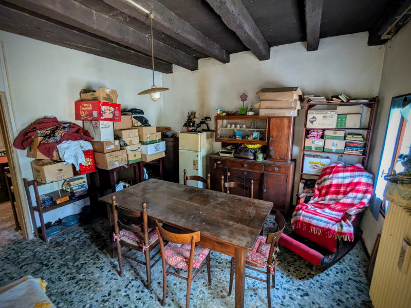 In posizione unica e suggestiva, immerso nel verde dei Colli Euganei, proponiamo in vendita un af...