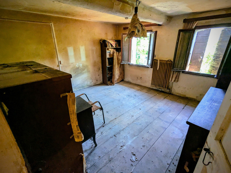 In posizione unica e suggestiva, immerso nel verde dei Colli Euganei, proponiamo in vendita un af...