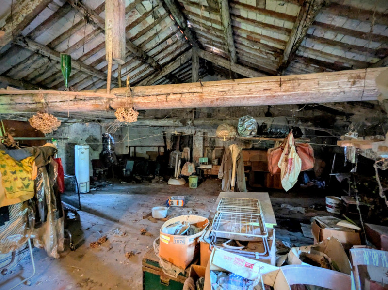 In posizione unica e suggestiva, immerso nel verde dei Colli Euganei, proponiamo in vendita un af...