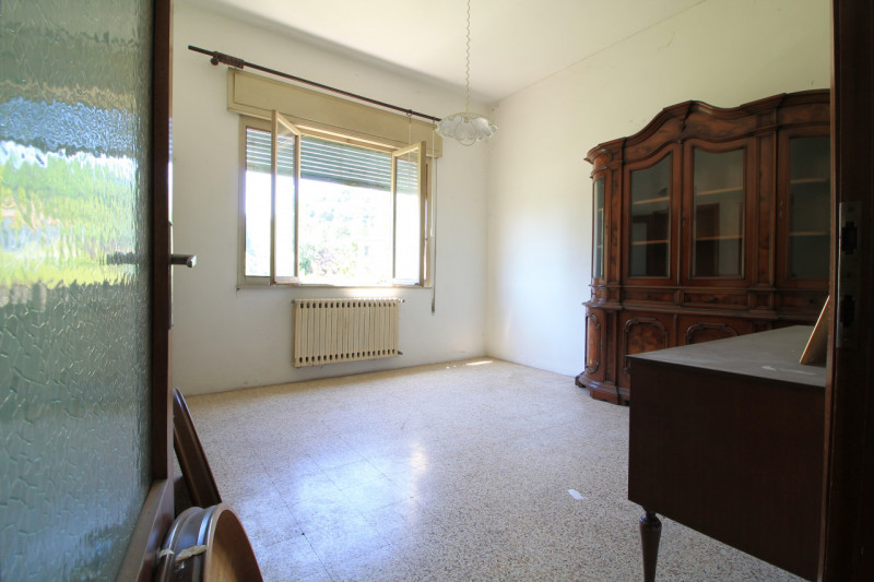 GALZIGNANO TERME: Proponiamo questo rustico completamente da ristrutturare situato nei colli, con...