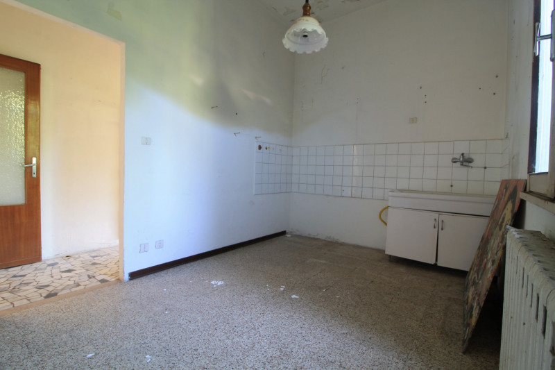 GALZIGNANO TERME: Proponiamo questo rustico completamente da ristrutturare situato nei colli, con...