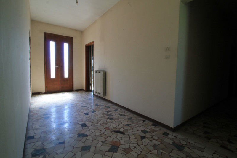 GALZIGNANO TERME: Proponiamo questo rustico completamente da ristrutturare situato nei colli, con...