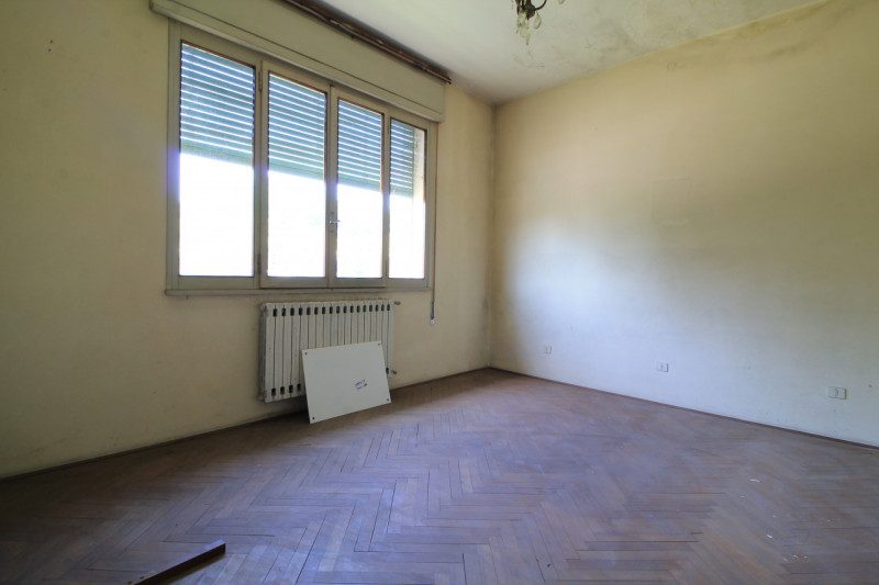 GALZIGNANO TERME: Proponiamo questo rustico completamente da ristrutturare situato nei colli, con...