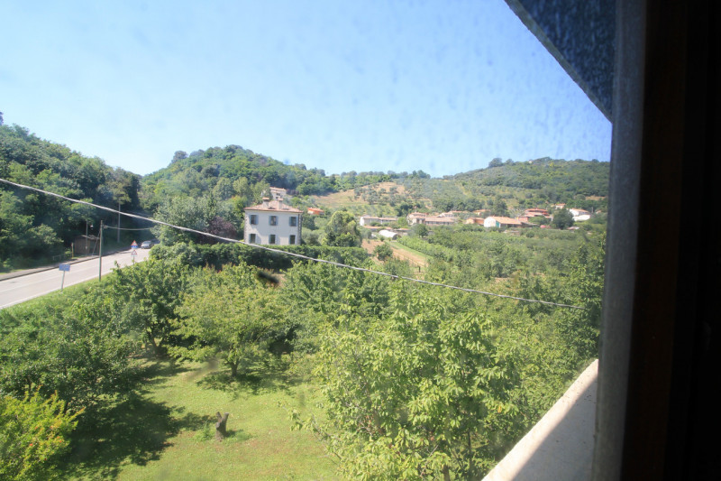 GALZIGNANO TERME: Proponiamo questo rustico completamente da ristrutturare situato nei colli, con...