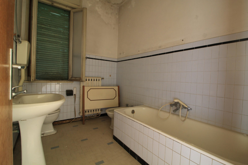 GALZIGNANO TERME: Proponiamo questo rustico completamente da ristrutturare situato nei colli, con...