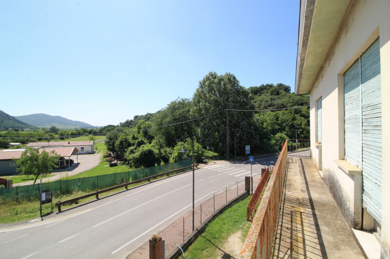 GALZIGNANO TERME: Proponiamo questo rustico completamente da ristrutturare situato nei colli, con...