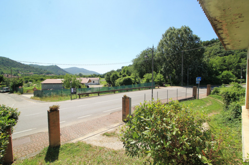 GALZIGNANO TERME: Proponiamo questo rustico completamente da ristrutturare situato nei colli, con...