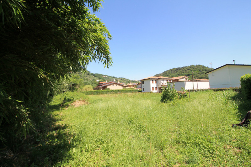 GALZIGNANO TERME: Proponiamo questo rustico completamente da ristrutturare situato nei colli, con...