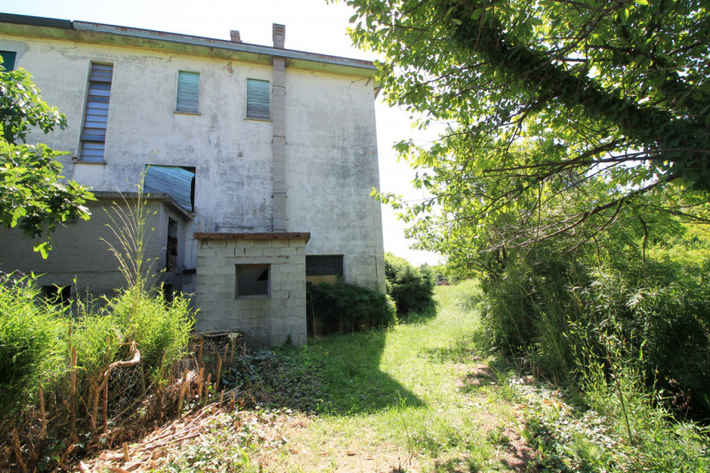 GALZIGNANO TERME: Proponiamo questo rustico completamente da ristrutturare situato nei colli, con...