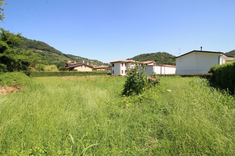 GALZIGNANO TERME: Proponiamo questo rustico completamente da ristrutturare situato nei colli, con...