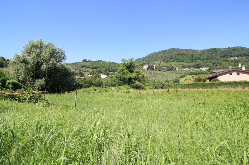 GALZIGNANO TERME: Proponiamo questo rustico completamente da ristrutturare situato nei colli, con...