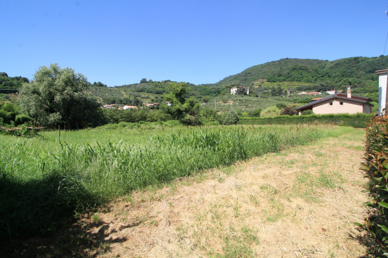 GALZIGNANO TERME: Proponiamo questo rustico completamente da ristrutturare situato nei colli, con...