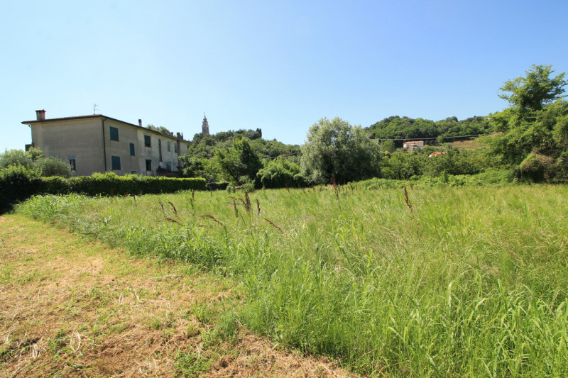 GALZIGNANO TERME: Proponiamo questo rustico completamente da ristrutturare situato nei colli, con...