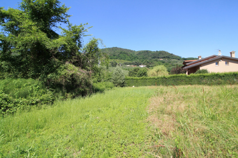 GALZIGNANO TERME: Proponiamo questo rustico completamente da ristrutturare situato nei colli, con...