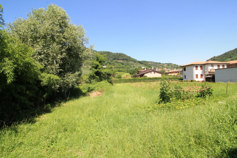 GALZIGNANO TERME: Proponiamo questo rustico completamente da ristrutturare situato nei colli, con...