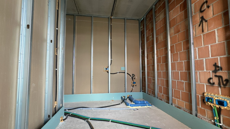 Proponiamo in Vendita appartamento, con ingresso indipendente,  a 2 Camere da letto, al piano Ter...