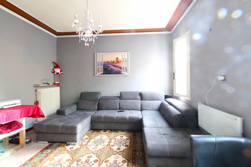 ALBIGNASEGO: In centro al paese, porzione di bifamiliare sviluppata su due livelli con giardino e...