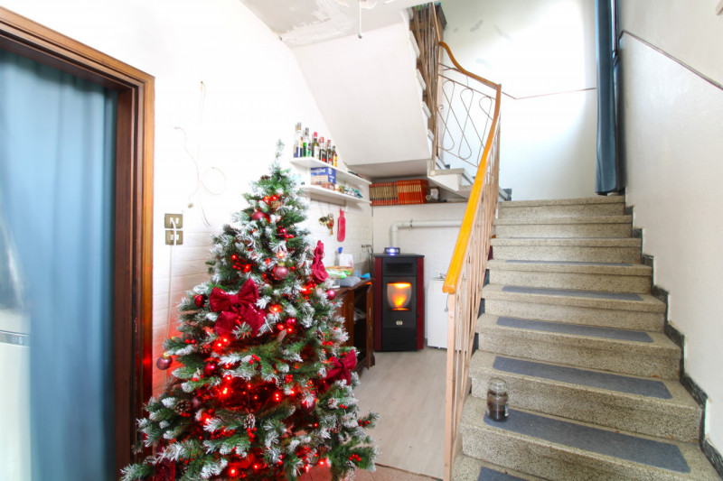 ALBIGNASEGO: In centro al paese, porzione di bifamiliare sviluppata su due livelli con giardino e...