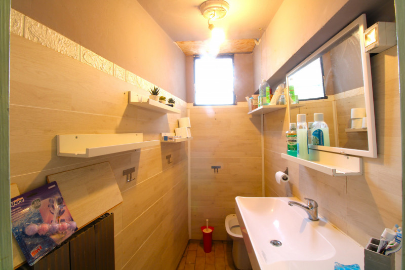 ALBIGNASEGO: In centro al paese, porzione di bifamiliare sviluppata su due livelli con giardino e...