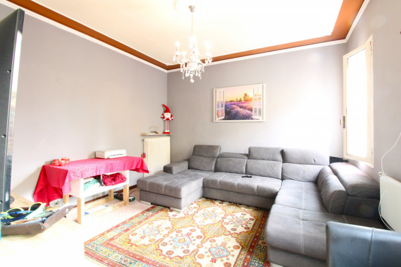 ALBIGNASEGO: In centro al paese, porzione di bifamiliare sviluppata su due livelli con giardino e...