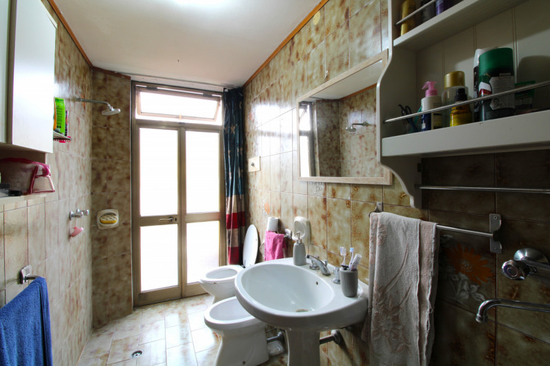 ALBIGNASEGO: In centro al paese, porzione di bifamiliare sviluppata su due livelli con giardino e...