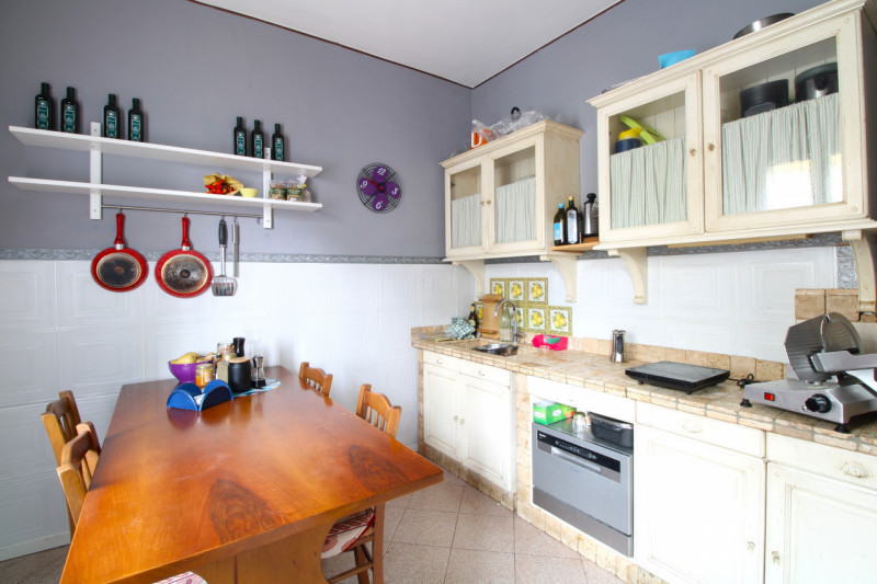 ALBIGNASEGO: In centro al paese, porzione di bifamiliare sviluppata su due livelli con giardino e...