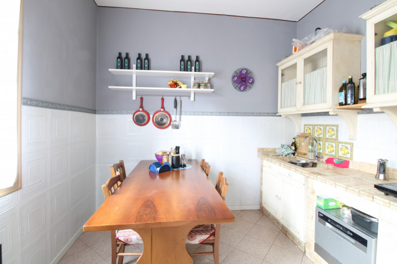 ALBIGNASEGO: In centro al paese, porzione di bifamiliare sviluppata su due livelli con giardino e...