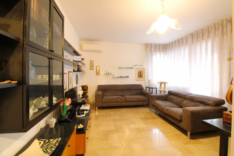 SANT'AGOSTINO: situato nel cuore del quartiere in zona residenziale e a pochi passi da tutti i pr...